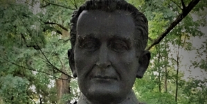 Pomnik generała Augusta Emila Fieldorfa w parku Jordana w Krakowie.