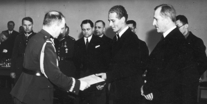 <%# $this->DataItem->marArticleFrom->title %