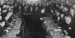 Symultana szachowa z mistrzem Polski Dawidem Przepiórką w Krakowie w 1927 r.