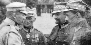 Dekoracja w Brześciu nad Bugiem  oficerów 30 Dywizji Piechoty, weteranów byłej Brygady Syberyjskiej w drugą rocznicę powrotu do Polski  16.07.1922 roku.
