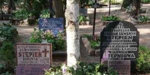 Grób rodziny Stępniów na cmentarzu Zakładu dla Niewidomych w Laskach pod Warszawą.
