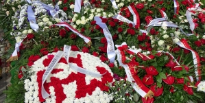 Kwiaty na grobie Kornela Morawieckiego na Powązkach Wojskowych w Warszawie.
