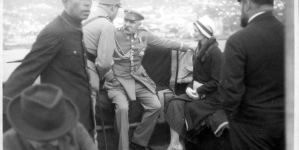 Józef Piłsudski podczas zwiedzania wyspy Madery łodzią motorową. Widoczna m.in. lekarka marszałka Eugenia Lewicka. (styczeń - marzec 1931 r.)