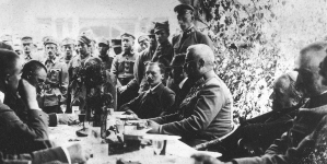 Uroczystości z okazji rocznicy powstania 4 pułku Legionów i ostatecznego uznania 7 pułku Legionów na tzw. "Rojowym Osiedlu" zbudowanym przez żołnierzy Legionów koło  Optowa w dniach 28-30.05.1916 r.