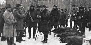 Polowanie z udziałem prezydenta RP Ignacego Mościckiego w ordynacji księcia Karola Mikołaja Radziwiłła w styczniu 1931 roku.  (6)