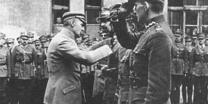 Odznaczenie oficerów Wojska Polskiego przez Naczelnika Państwa Józefa Piłsudskiego w Warszawie w  1919 roku.