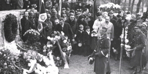 Uroczystość na cmentarzu garnizonowym w Poznaniu 6.11. 1934 roku.