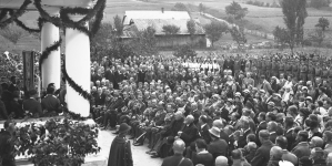Uroczystość odsłonięcia tablicy pamiątkowej z okazji 20-lecia Szkoły Strzeleckiej w Stróży 8.10.1933 r.