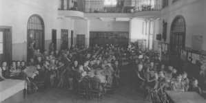 Dzieci w Domu Sierot w Warszawie w maju 1940 roku.