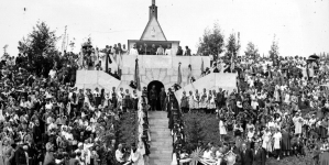 Uroczystość przeniesienia zwłok Jana Kasprowicza z cmentarza w Zakopanem do grobowca - mauzoleum na Herendzie w sierpniu 1933 roku.