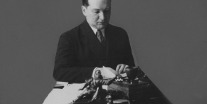 Władysław Mazurkiewicz - poseł nadzwyczajny i minister pełnomocny Polski w Argentynie podczas pracy w swoim gabinecie.