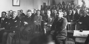 Wręczenie medali pamiątkowych Ligi Obrony Powietrznej i Przeciwgazowej w marcu 1935 roku.