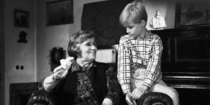 Stanisława Perzanowska i Tomasz Rajek w filmie Wadima Berestowskiego "Dzieci z naszej szkoły - Pies".