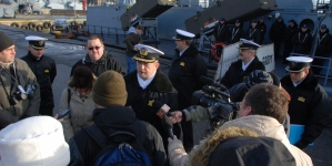 Dowódca MW wiceadmirał Andrzej Karweta z przedstawicielami mediów.