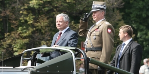 Prezydent Lech Kaczyński i szef Sztabu Generalnego WP Franciszek Gągor w czasie Święta Wojska Polskiego 15.08.2007 r.