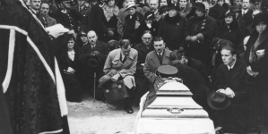 <%# $this->DataItem->marArticleFrom->title %