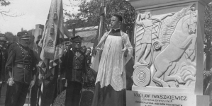 Poświęcenie pomnika na grobie gen. Wacława Iwaszkiewicza na cmentarzu Obrońców Lwowa w 1930 r.
