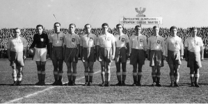 Mecz piłki nożnej Polska-Austria na Stadionie Wojska Polskiego im. Marszałka Józefa Piłsudskiego w Warszawie w październiku 1935 r.