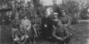 Kapitan Zdzisław Wincenty Przyjałkowski w otoczeniu oficerów w 1919 r.