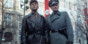 Reżyser Andrzej Konic i aktor Stanisław Mikulski na planie serialu "Stawka większa niż życie" (odc. Hotel Excelsior) w 1968 roku.