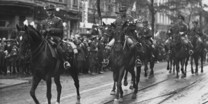 Powitanie w Katowicach 23 Górnośląskiej Dywizji Piechoty powracającej z manewrów w 1936 r.