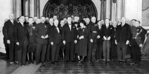 Uroczystość dekoracji odznaczeniami państwowymi zasłużonych obywateli województwa łodzkiego w sali konferencyjnej Urzędu Wojewódzkiego w Łodzi w 1930 r.