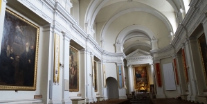 Wnętrze kościół Trójcy Przenajświętszej na Świętym Krzyżu.