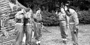 Odprawa w czasie ćwiczeń 1 Dywizji Pancernej w lipcu 1944 r.