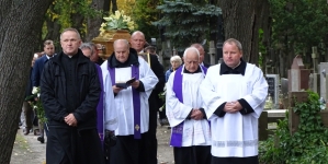 <%# $this->DataItem->marArticleFrom->title %