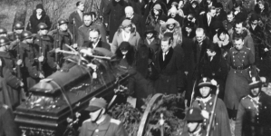 <%# $this->DataItem->marArticleFrom->title %