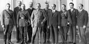 Wręczenie marszałkowi Polski Józefowi Piłsudskiemu odznaki pułkowej przez delegację byłych pułków II Brygady Legionów Polskich 22.02.1932 r.