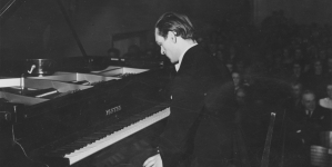 Koncert fortepianowy Witolda Małcużyńskiego w sali Konserwatorium Warszawskiego na rzecz Polskiego Białego Krzyża 30.03.1939 r.