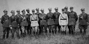 Grupa polskich i francuskich oficerów we Francji w 1925 r.
