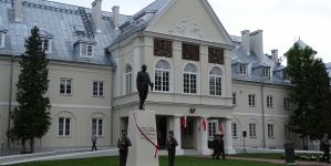 Uroczystość odsłonięcia pomnika gen. Tadeusza Kutrzeby w Akademii Sztuki Wojennej w Rembertowie 23.07.2020 r.