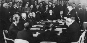 Podpisanie protokołu moskiewskiego do paktu Brianda-Kellogga w Moskwie 19.02.1929 r.