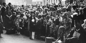 Dzieci polskie ze Śląska Opolskiego w Katowicach w drodze na kolonie letnie w Polsce,  8.07.1936 r.