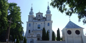Barokowy kościół Świętych Apostołów Piotra i Andrzeja w Jedlińsku.