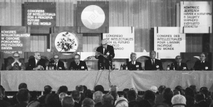 Kongres Intelektualistów w Obronie Pokojowej Przyszłości Świata w Hotelu Victoria w Warszawie w styczniu 1986 r.