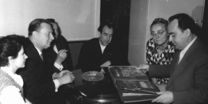 Spotkanie informacyjne załóg fabryki z I sekretarzem Komitetu Łódzkiego PZPR w 1961 roku.