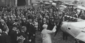 Poświęcenie awionetek Kolejowego Przysposobienia Wojskowego w Krakowie w czerwcu 1931 roku.