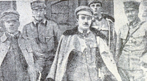  Dowódca Pierwszej Kadrowej, Tadeusz "Zbigniew"-Kasprzycki w gronie oficerów: Herwina, Bukackiego, Kruka i Kroka.  