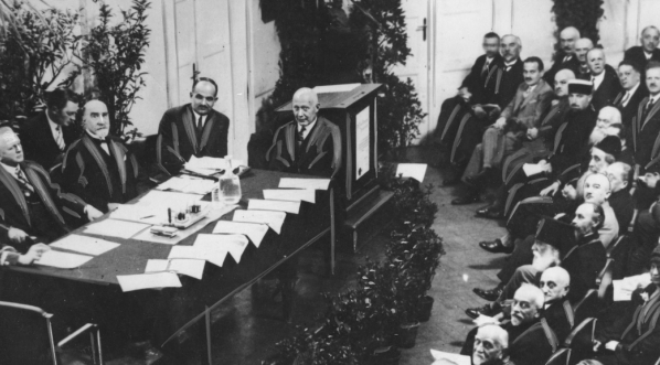  Posiedzenie komitetu organizacyjnego obchodów rocznicy podpisania rozejmu z Rosją Radziecką w Warszawie 15.09.1930 r.  