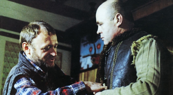  Maciej Damięcki i Stanisław Tym w filmie "Rozmowy kontrolowane" z 1991 roku.  