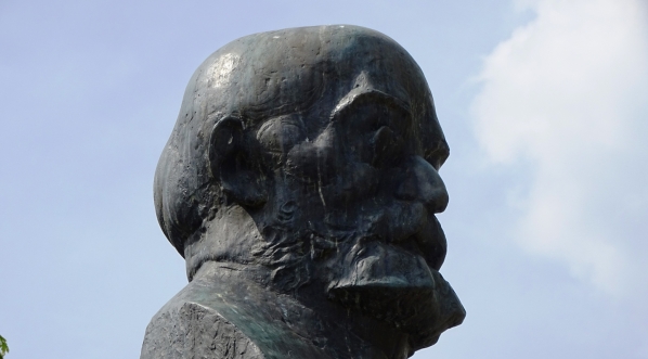  Popiersie Ludwika Zamenhofa z pomnika w Białymstoku.  