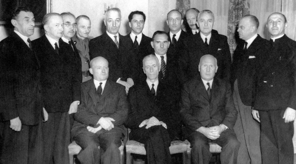  Prezydent RP Władysław Raczkiewicz i członkowie rządu premiera Stanisław Mikołajczyka,  1943 rok.  