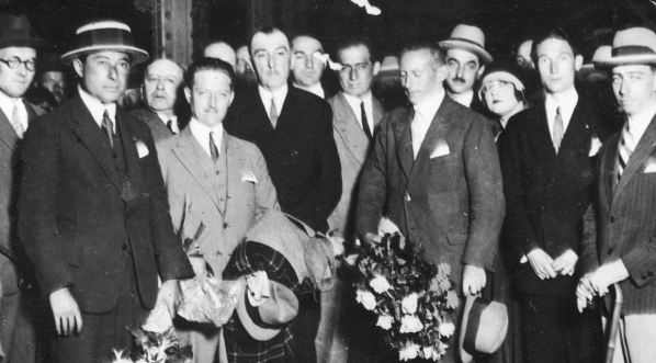  Powitanie majorów Kazimierza Kubali i Ludwika Idzikowskiego w Paryżu po nieudanym locie w sierpniu 1928 r.  