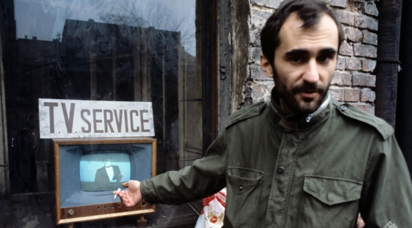 Reżyser Piotr Szulkin w trakcie realizacji filmu "Golem" w 1979 roku.  