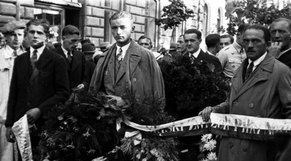  Uroczystości pogrzebowe prezesa klubu sportowego Cracovia Edwarda Cetnarowskiego w Krakowie we wrześniu 1933 r.  