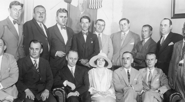  Zebranie członków Komitetu Transatlantyckiego Lotu majorów Ludwika Idzikowskiego i Kazimierza Kubali w Nowym Jorku, w celu opracowania planów budowy pomnika dla uczczenia tragicznie zmarłego podczas lotu z Europy do Ameryki majora Ludwika Idzikowskiego, s  