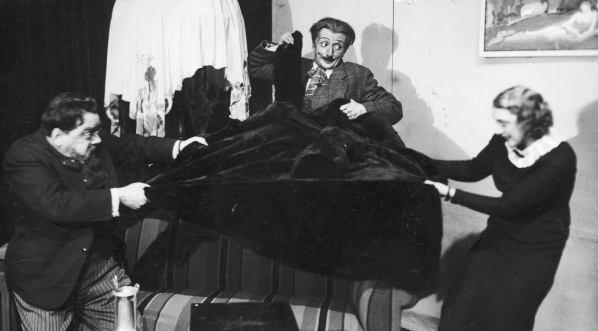  Przedstawienie „Kwiecista droga” Walentyna Katajewa w Teatrze Miejskim w Wilnie w 1935 roku.  